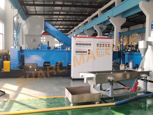 Recycling granulation cleaning machine