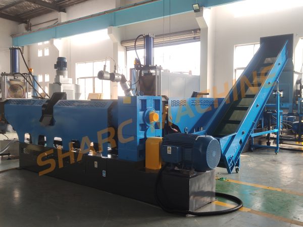 Recycling granulation cleaning machine